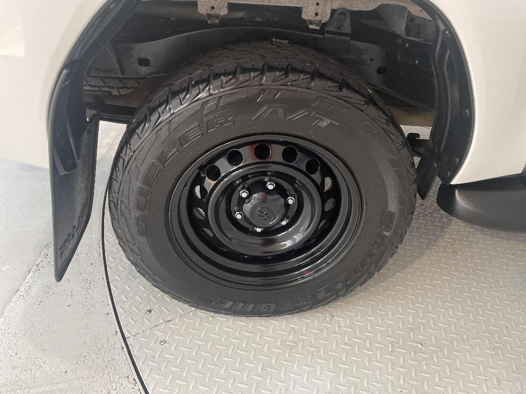 Photo '12' of Toyota Hilux