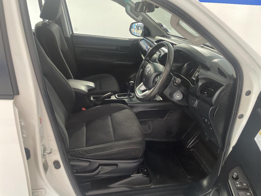 Photo '16' of Toyota Hilux