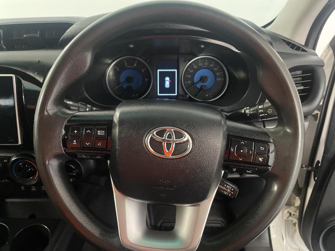 Photo '28' of Toyota Hilux