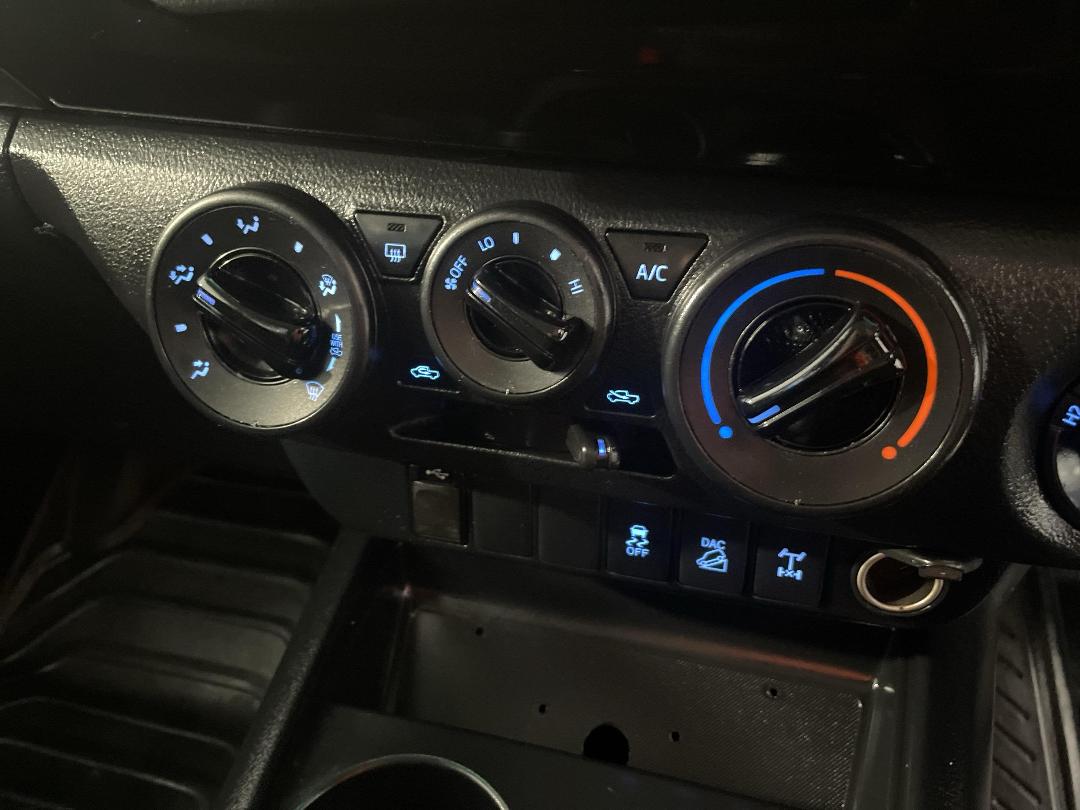 Photo '31' of Toyota Hilux