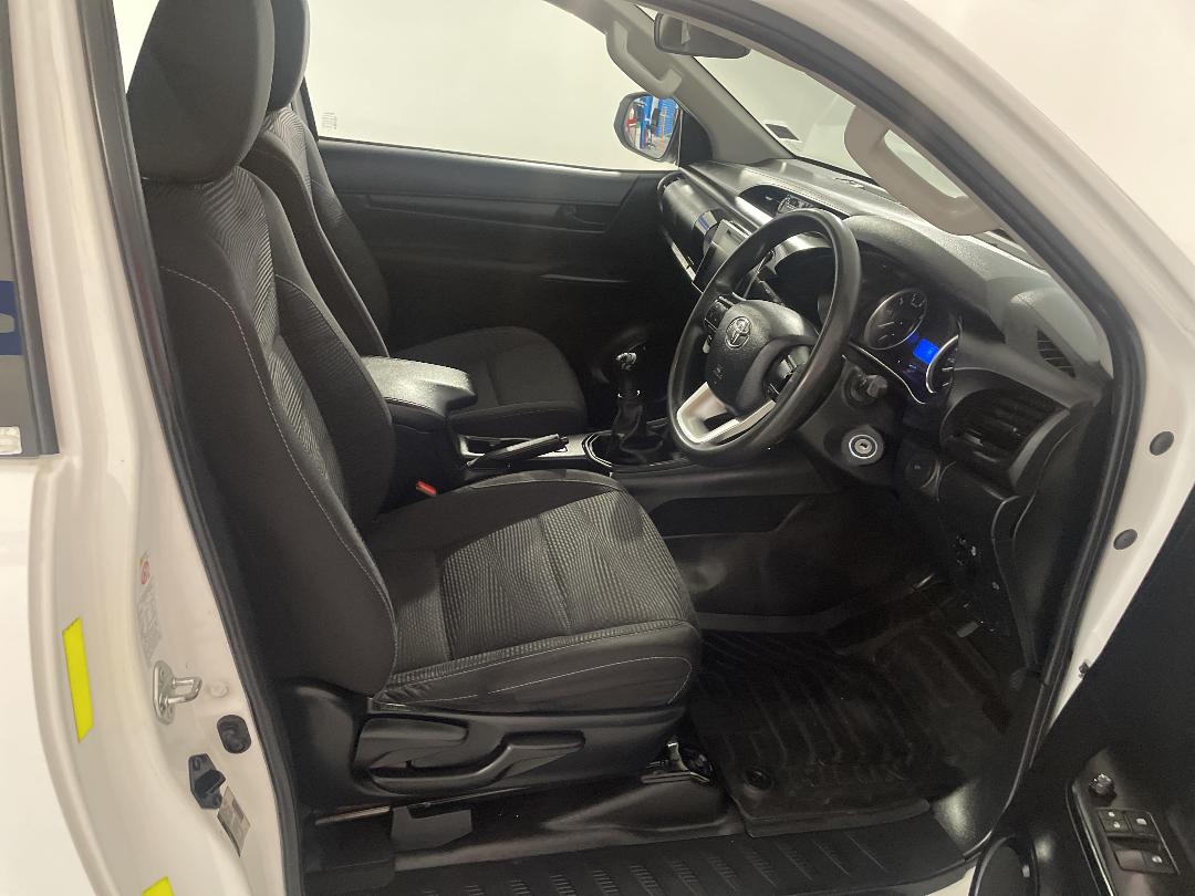 Photo '16' of Toyota Hilux