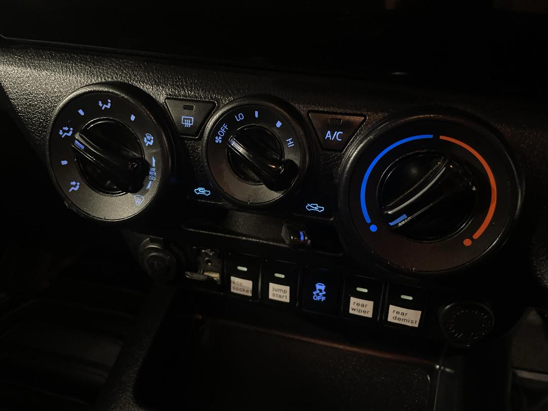 Photo '29' of Toyota Hilux