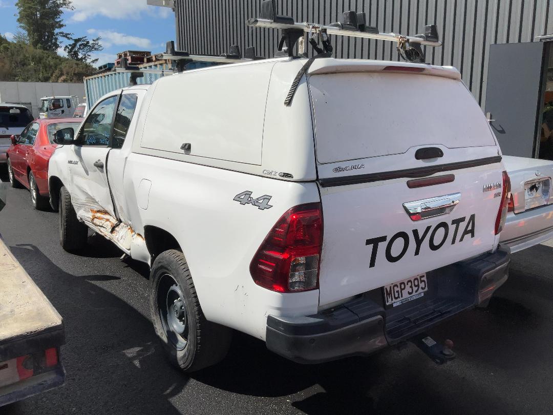 Photo '3' of Toyota Hilux SR TD EC Photo '3' of Toyota Hilux SR TD EC