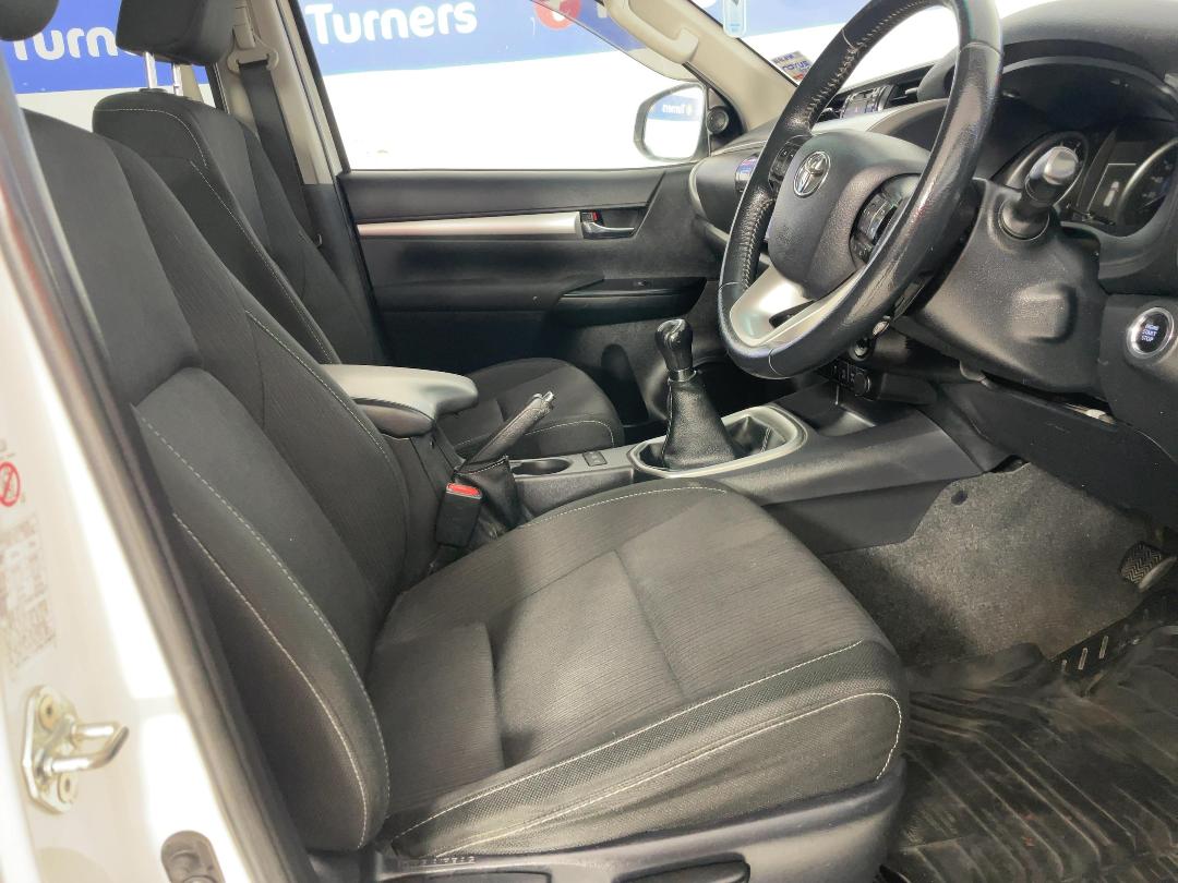 Photo '16' of Toyota Hilux