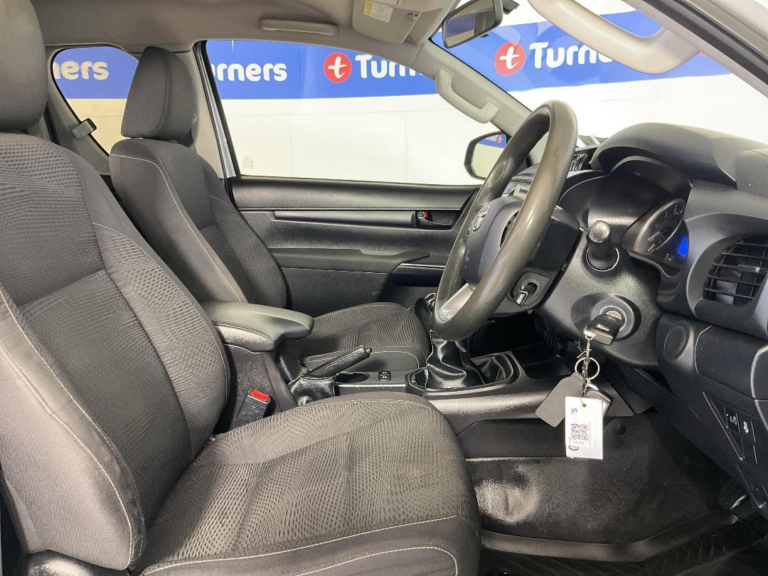 Photo '16' of Toyota Hilux