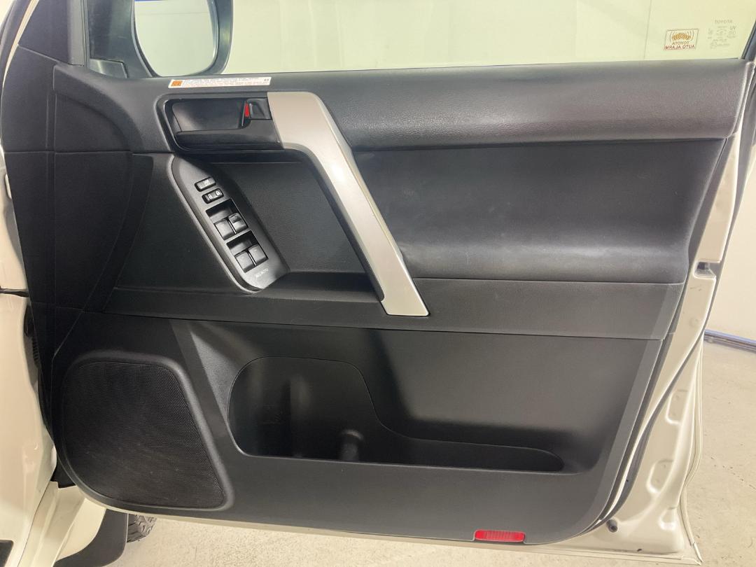 Photo '15' of Toyota Landcruiser Prado