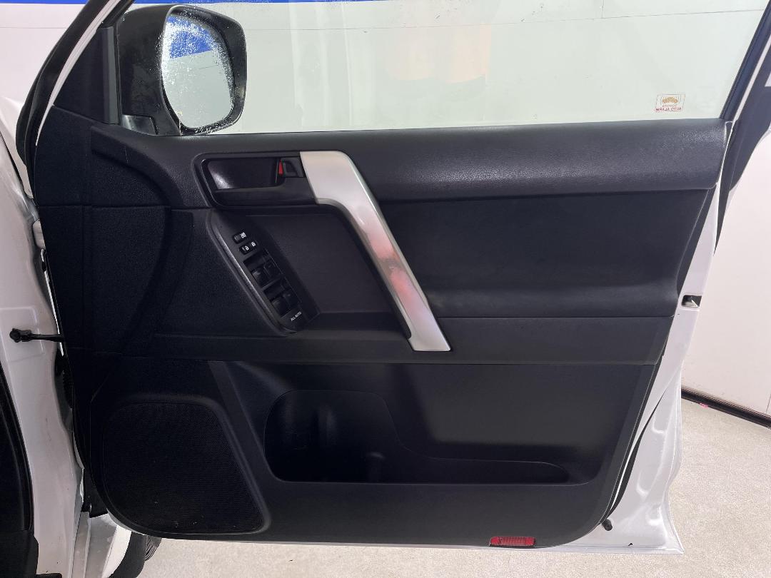 Photo '15' of Toyota Landcruiser Prado