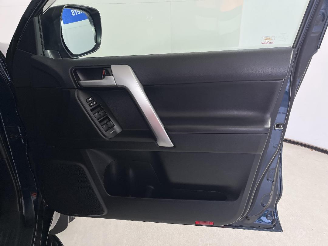 Photo '15' of Toyota Landcruiser Prado