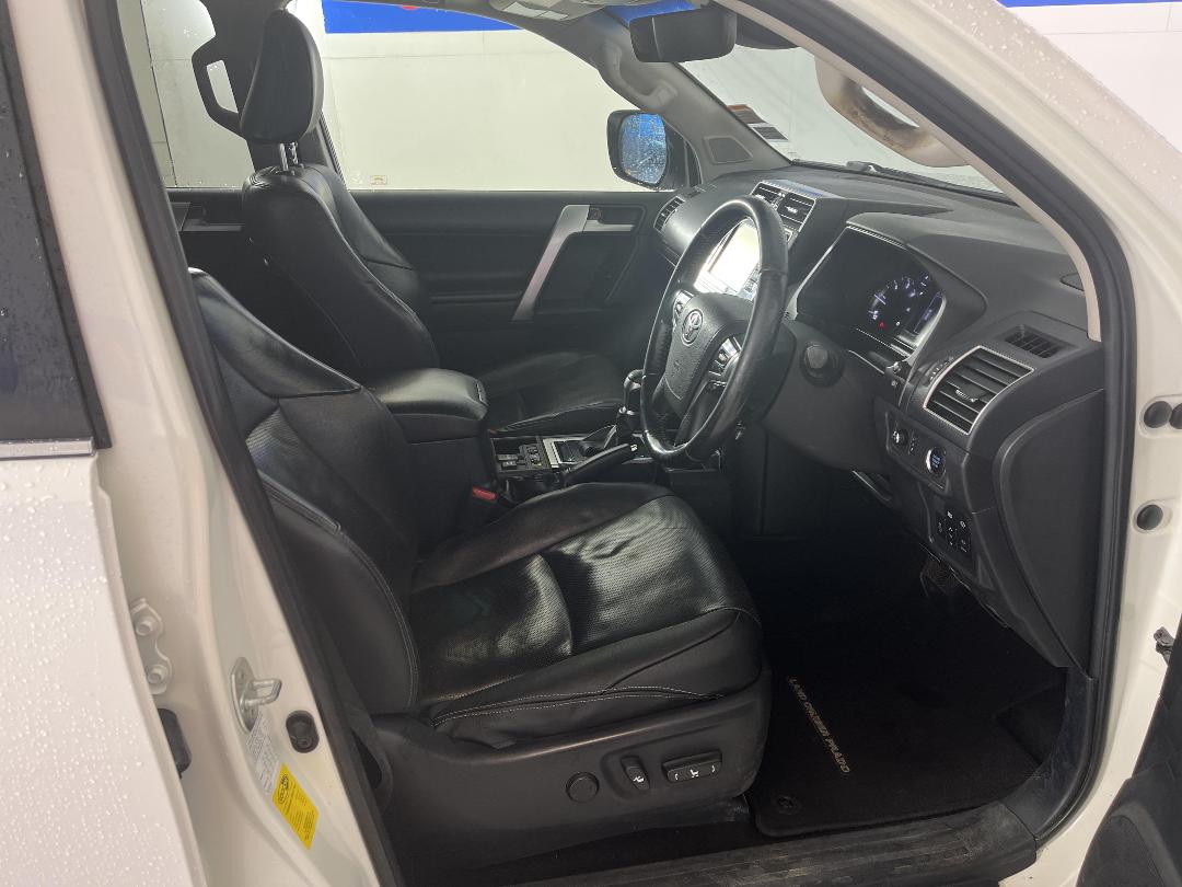 Photo '16' of Toyota Landcruiser Prado Photo '16' of Toyota Landcruiser Prado