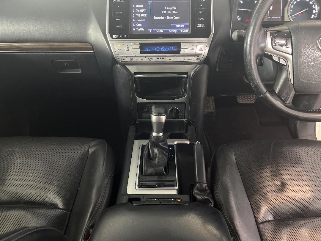 Photo '18' of Toyota Landcruiser Prado Photo '18' of Toyota Landcruiser Prado