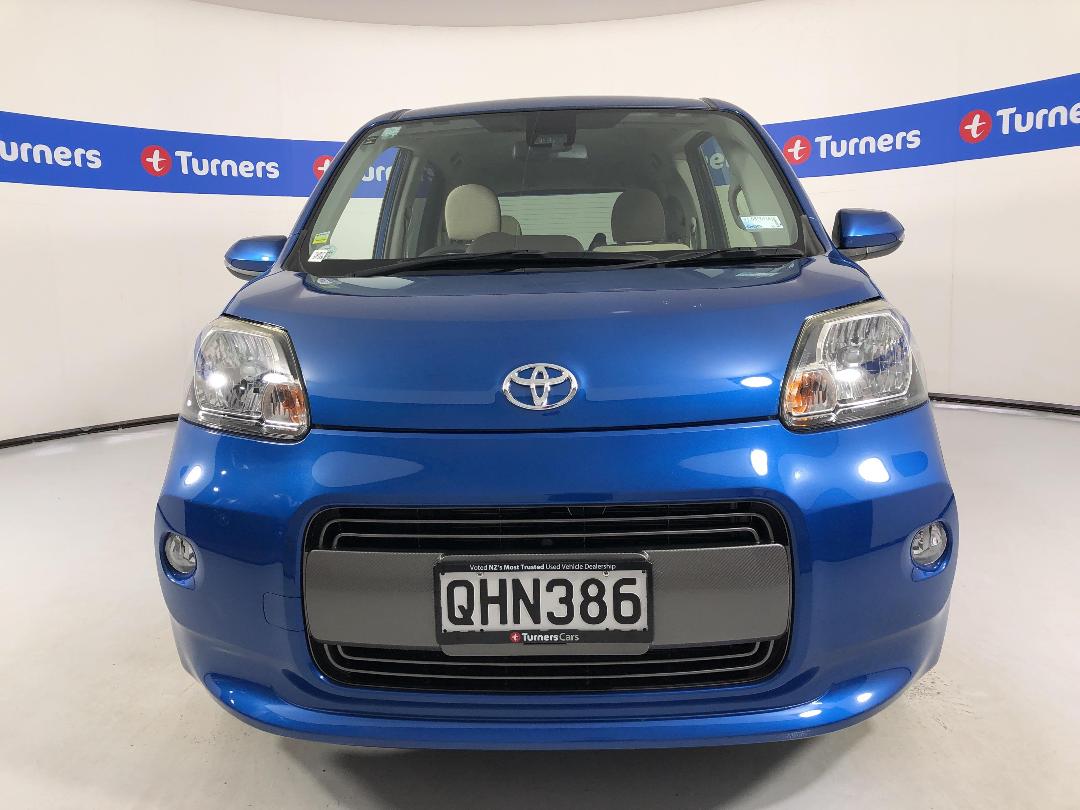 Photo '2' of Toyota Porte