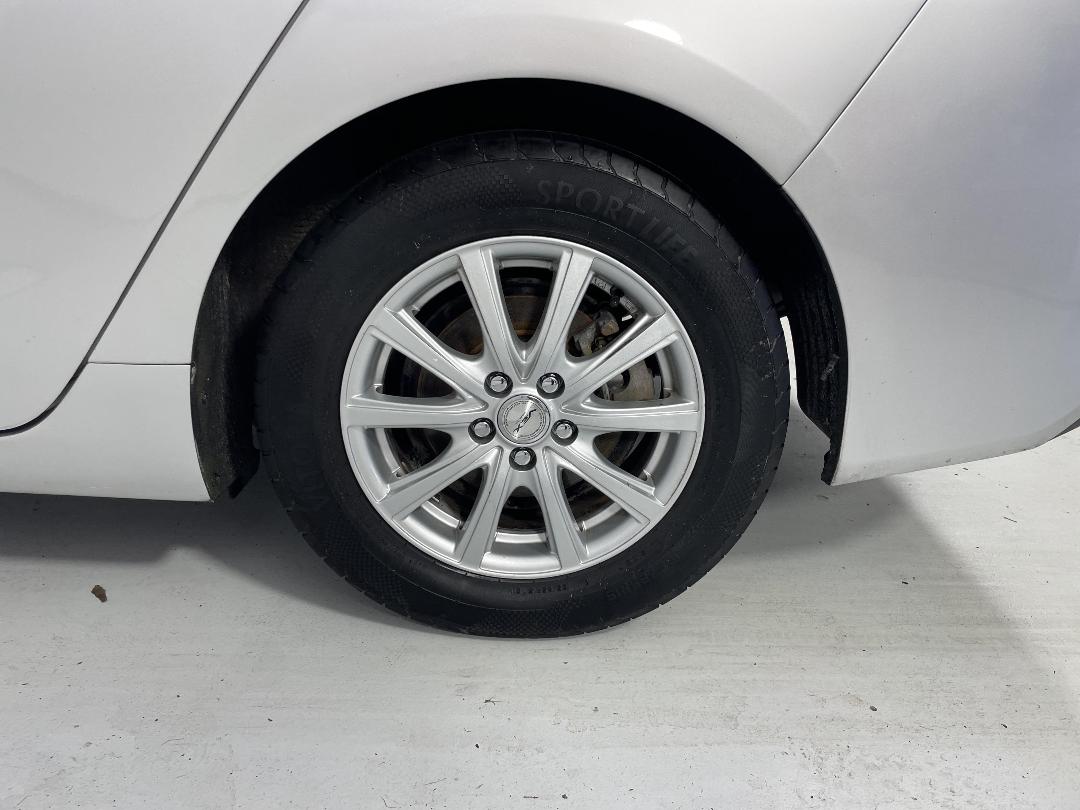 Photo '11' of Toyota Prius