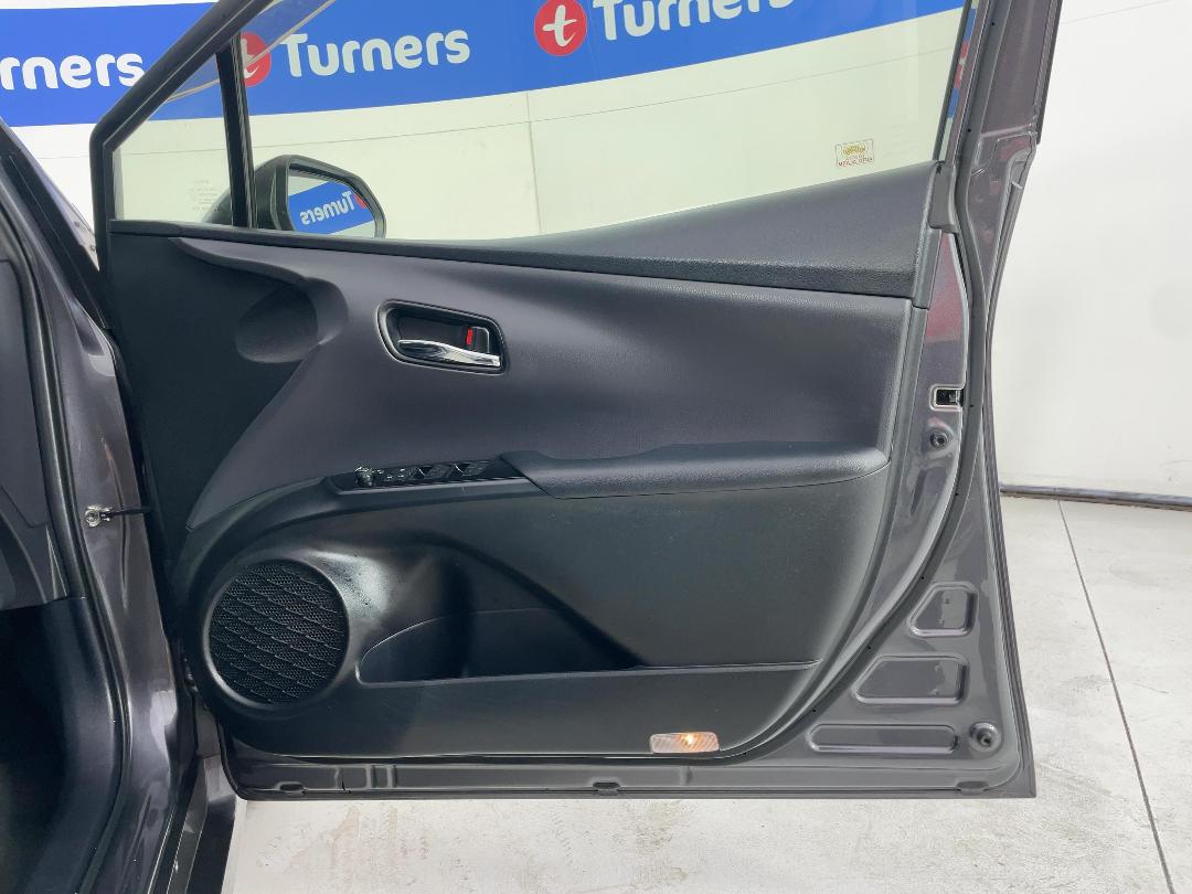 Photo '15' of Toyota Prius