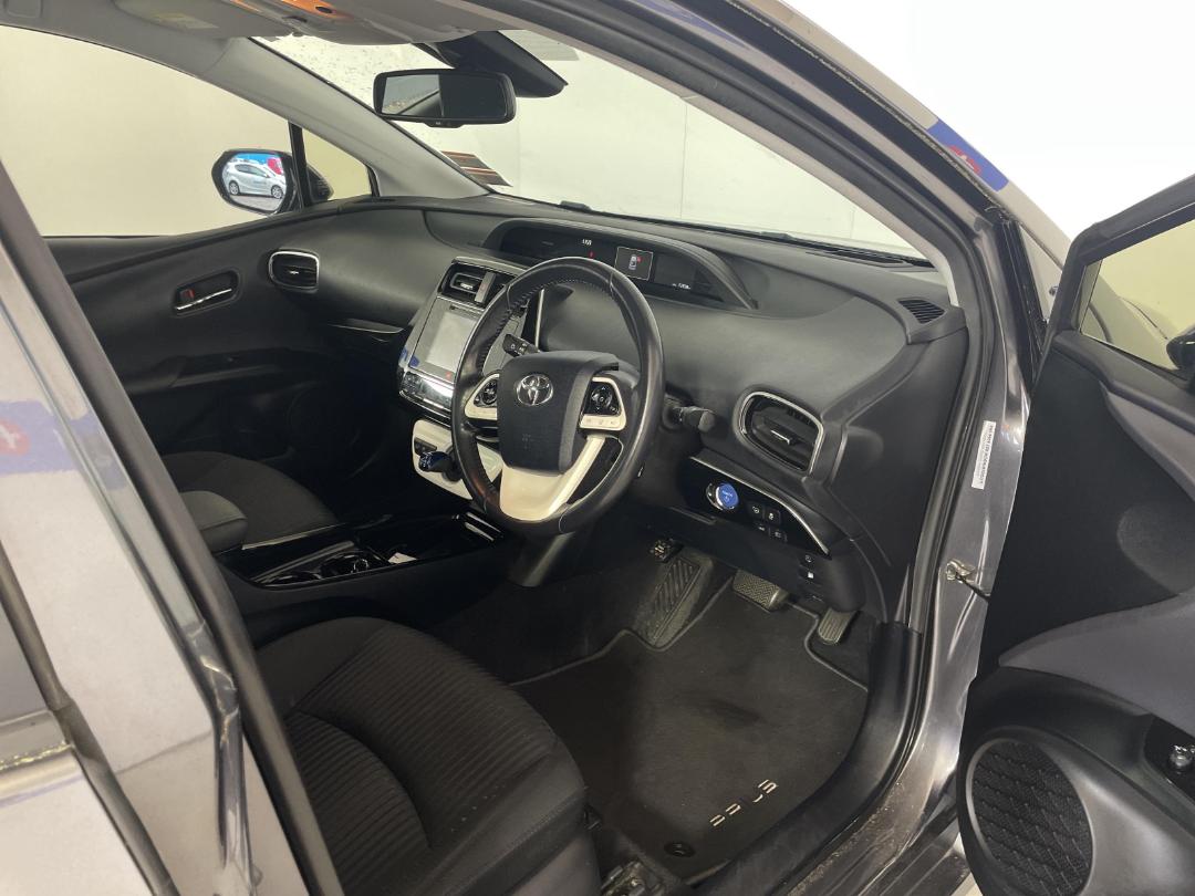 Photo '16' of Toyota Prius Photo '16' of Toyota Prius