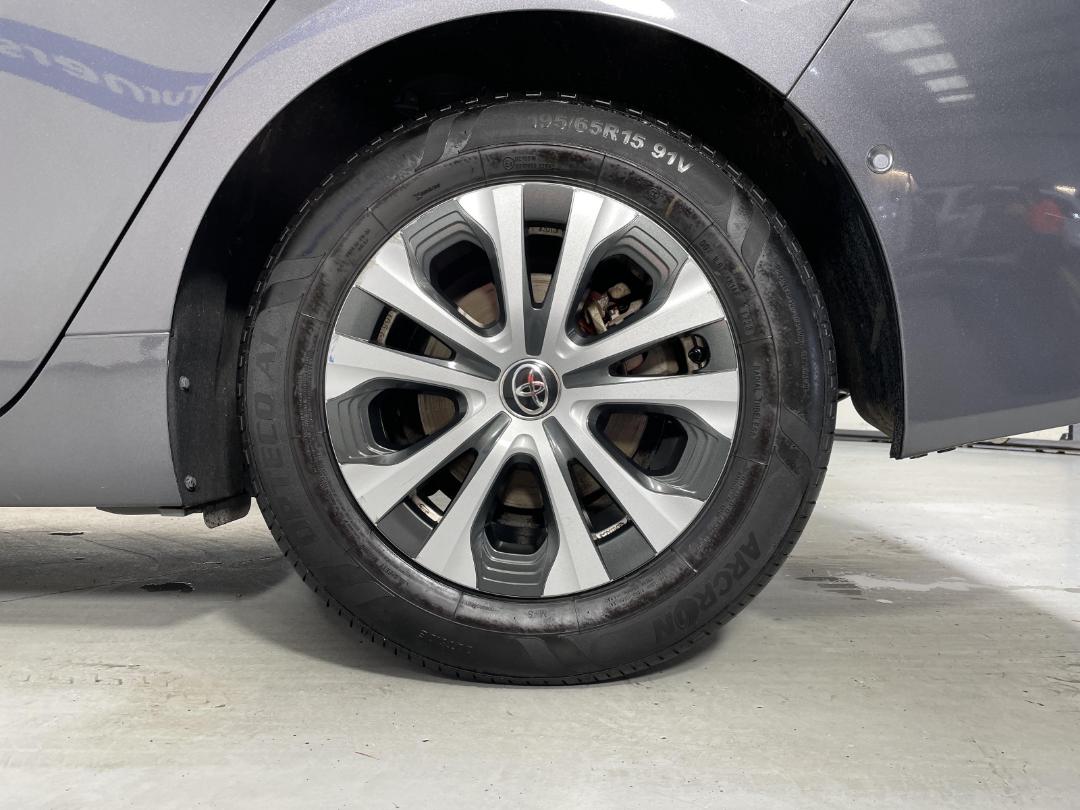 Photo '11' of Toyota Prius