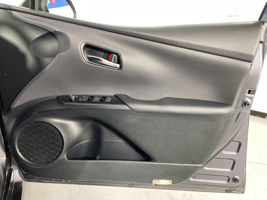 Photo '15' of Toyota Prius