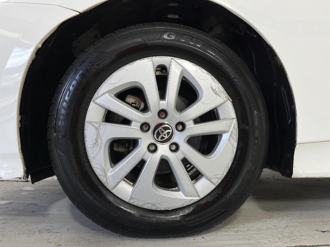 Photo '10' of Toyota Prius