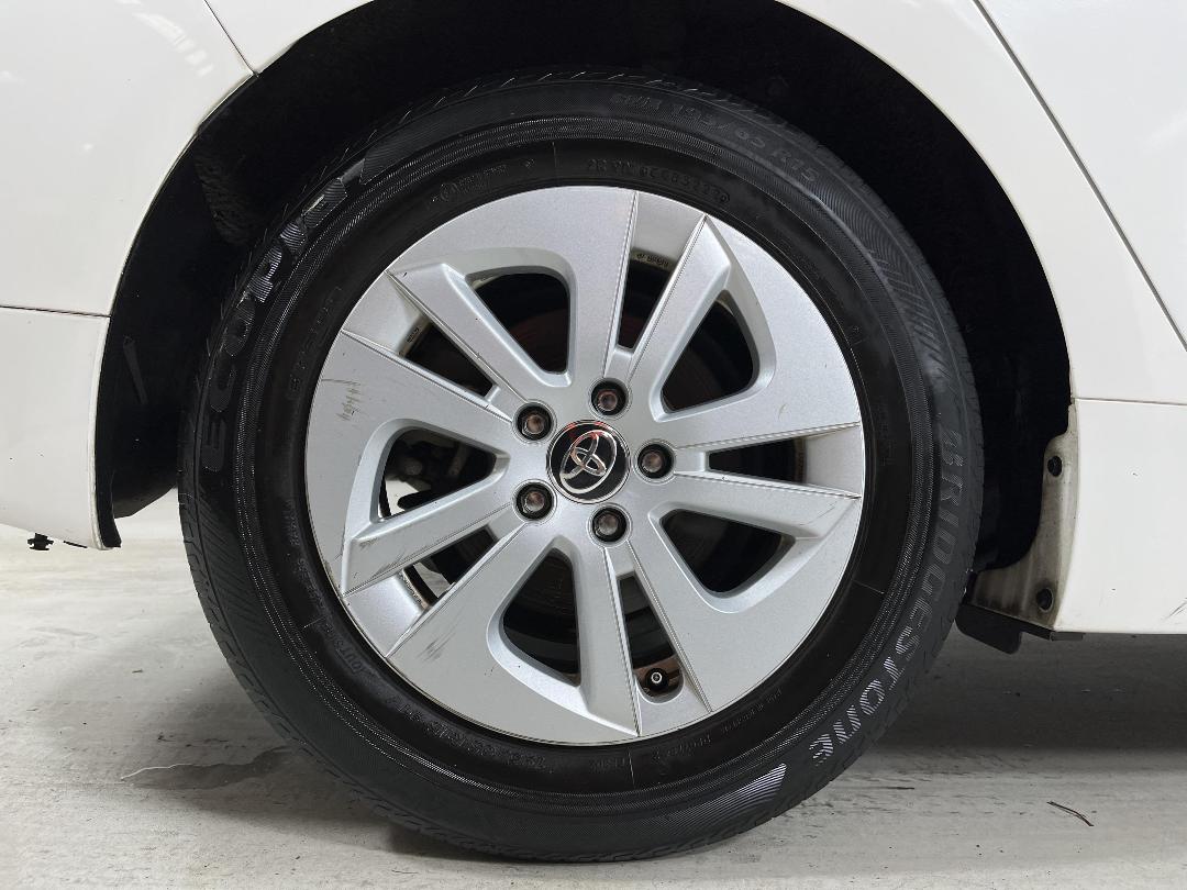 Photo '12' of Toyota Prius