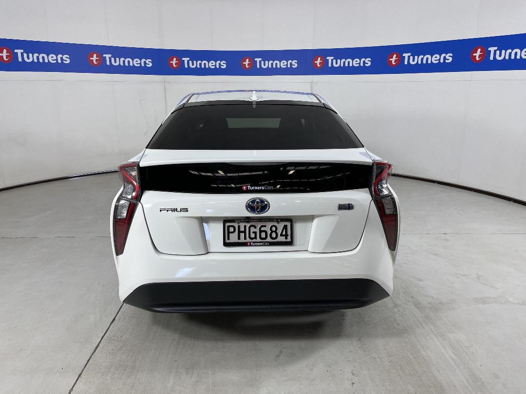 Photo '6' of Toyota Prius