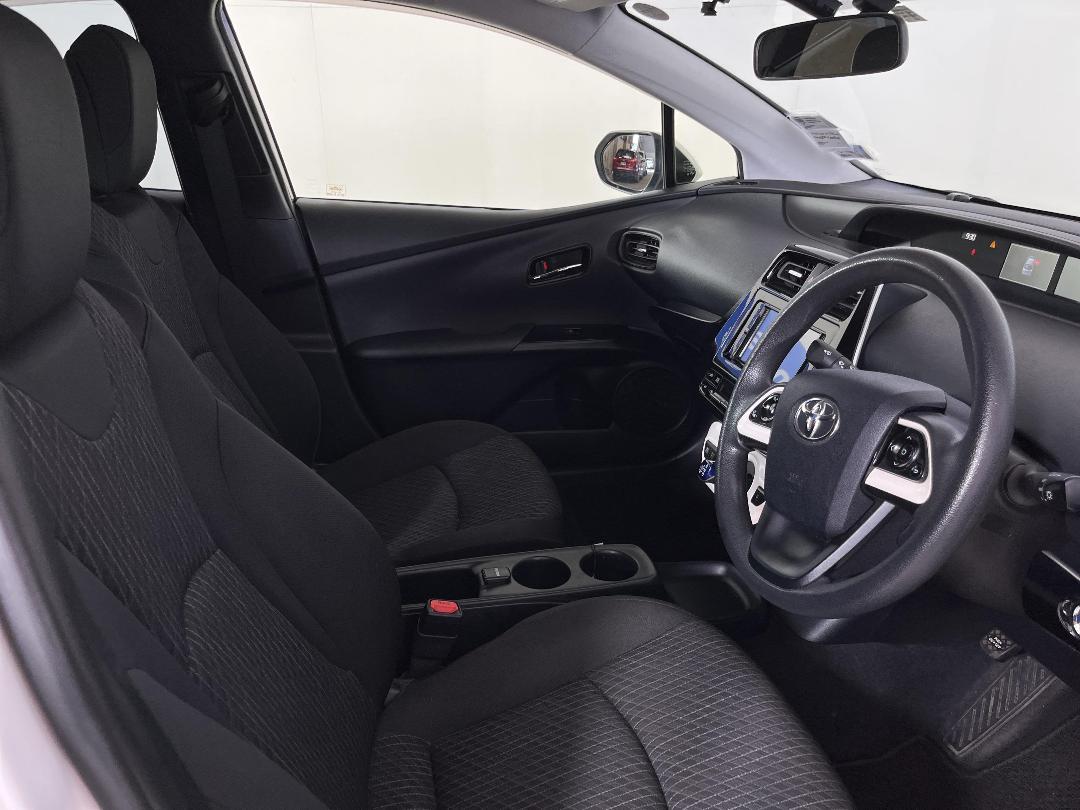 Photo '16' of Toyota Prius