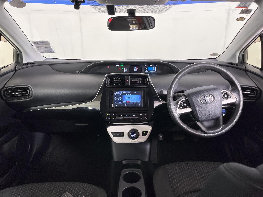 Photo '17' of Toyota Prius