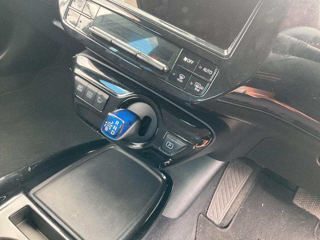 Photo '13' of Toyota Prius Hybrid