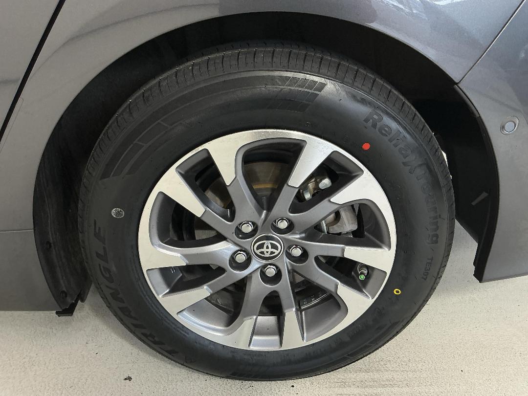 Photo '11' of Toyota Prius