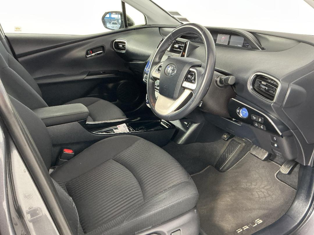 Photo '16' of Toyota Prius