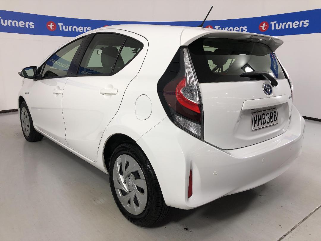 Photo '5' of Toyota Prius C Photo '5' of Toyota Prius C