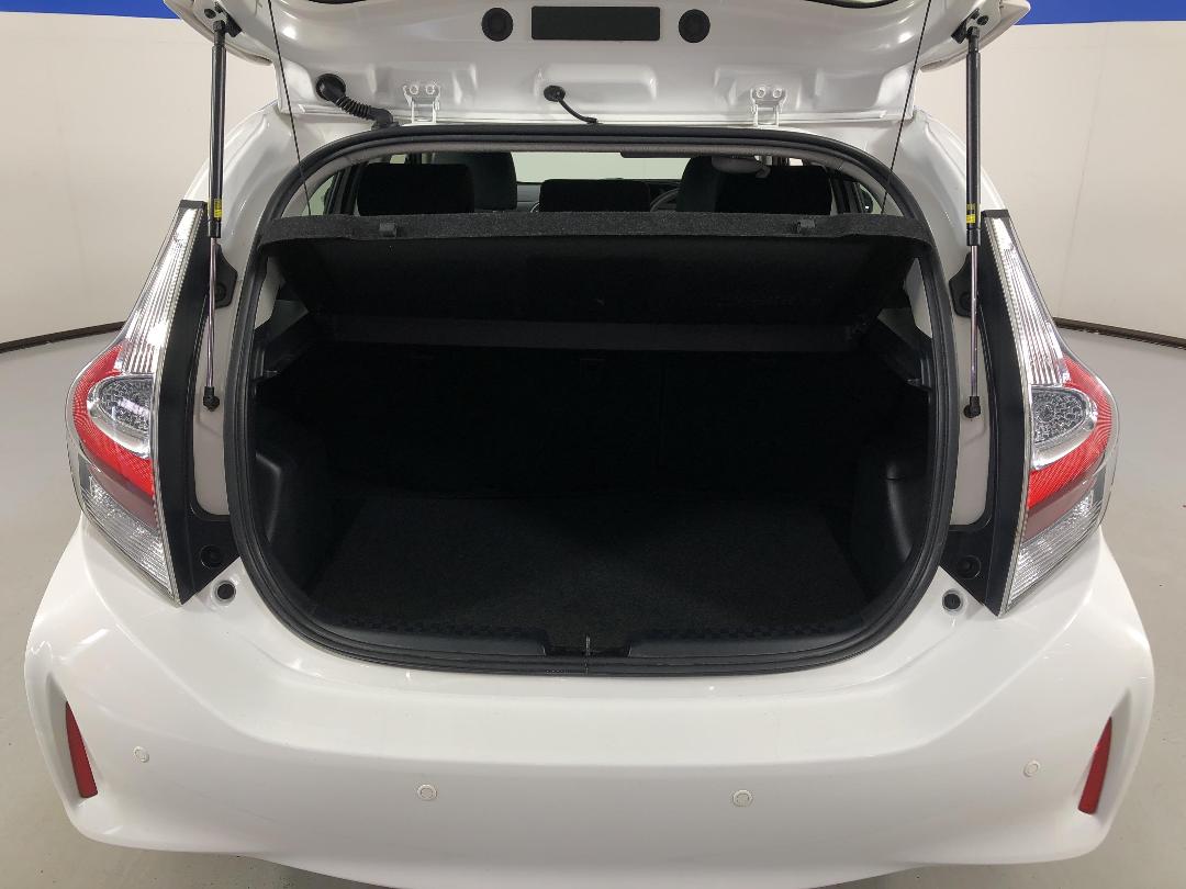 Photo '14' of Toyota Prius C Photo '14' of Toyota Prius C