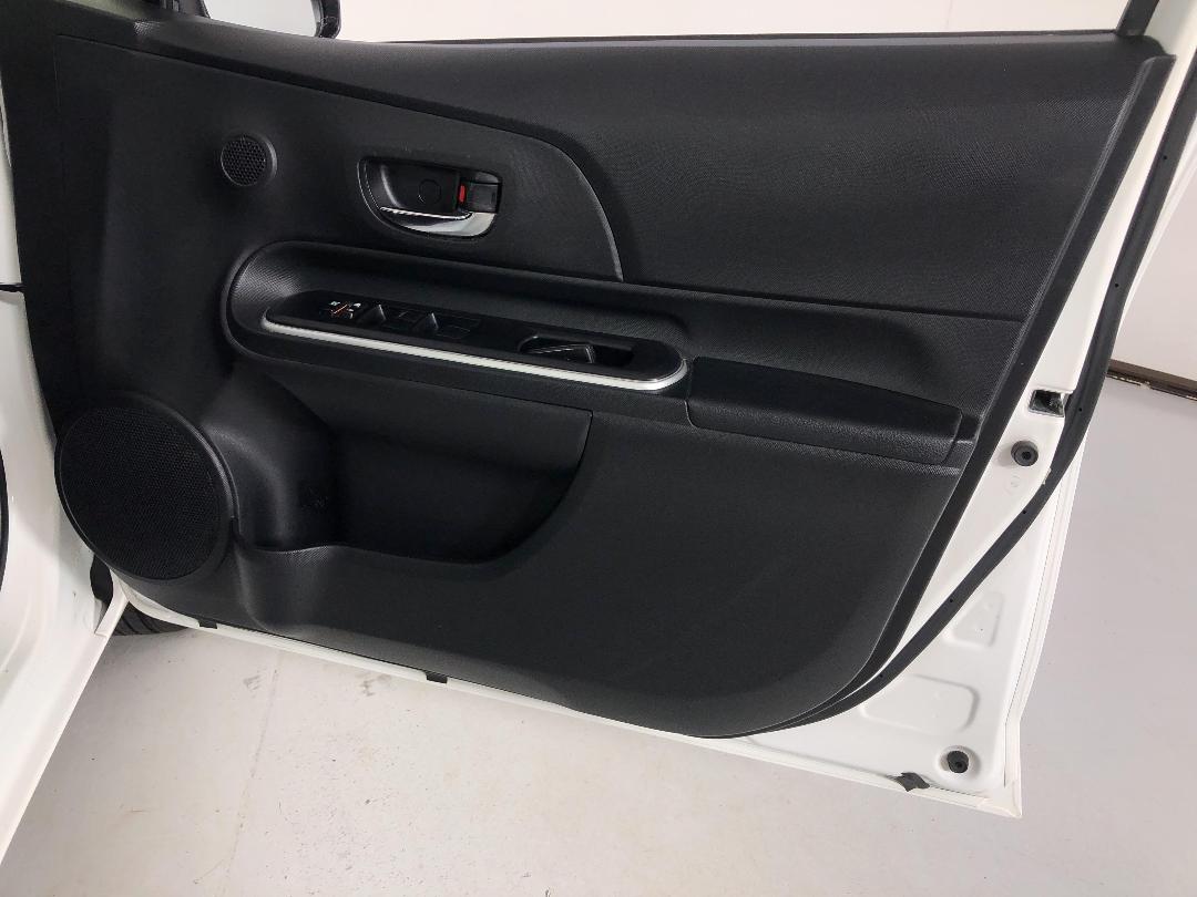 Photo '15' of Toyota Prius C Photo '15' of Toyota Prius C