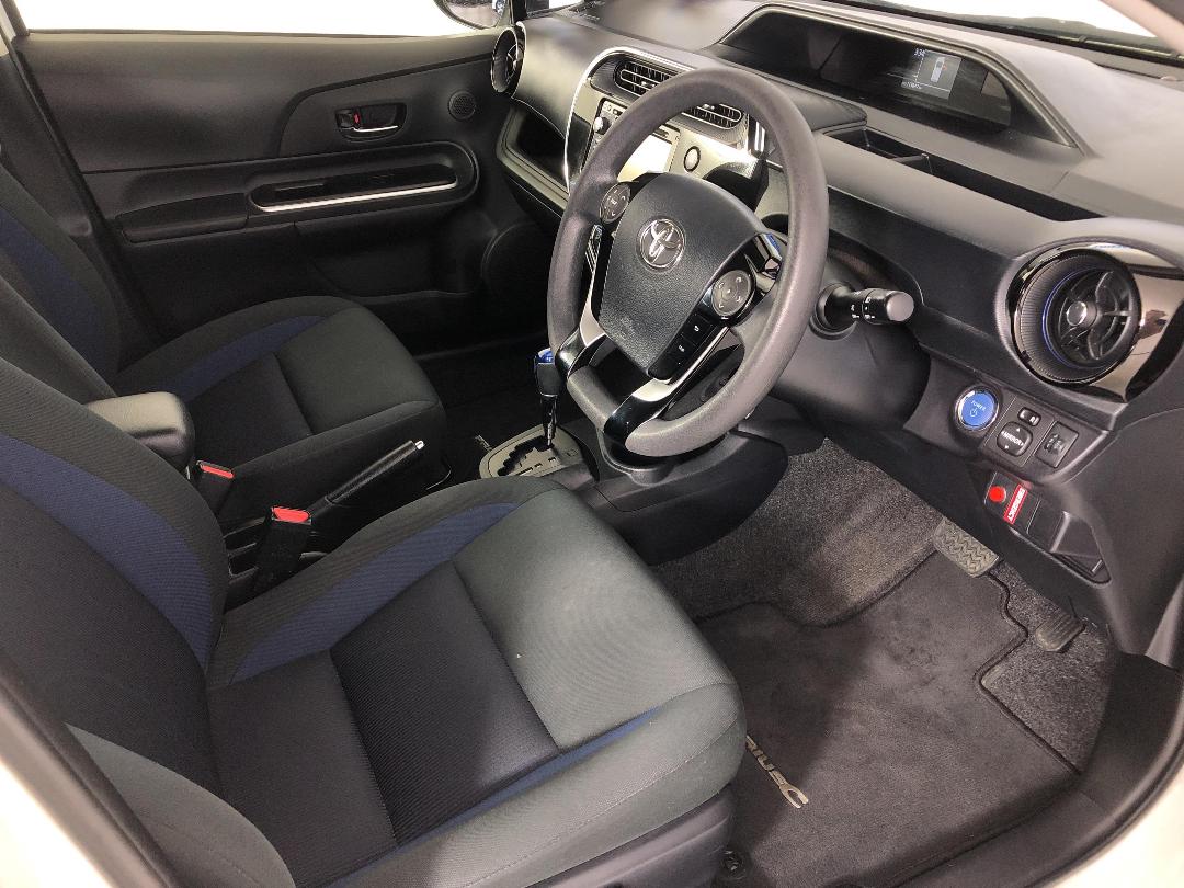 Photo '16' of Toyota Prius C Photo '16' of Toyota Prius C