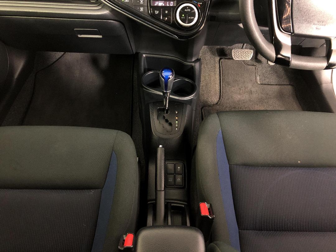 Photo '18' of Toyota Prius C Photo '18' of Toyota Prius C