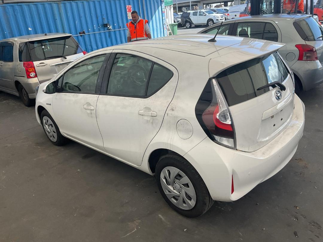Photo '6' of Toyota Prius C GX