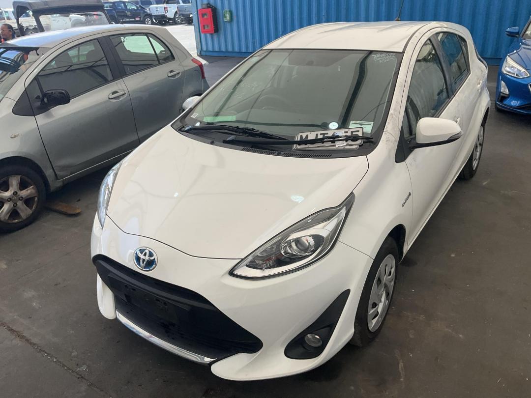 Photo '4' of Toyota Prius C GX