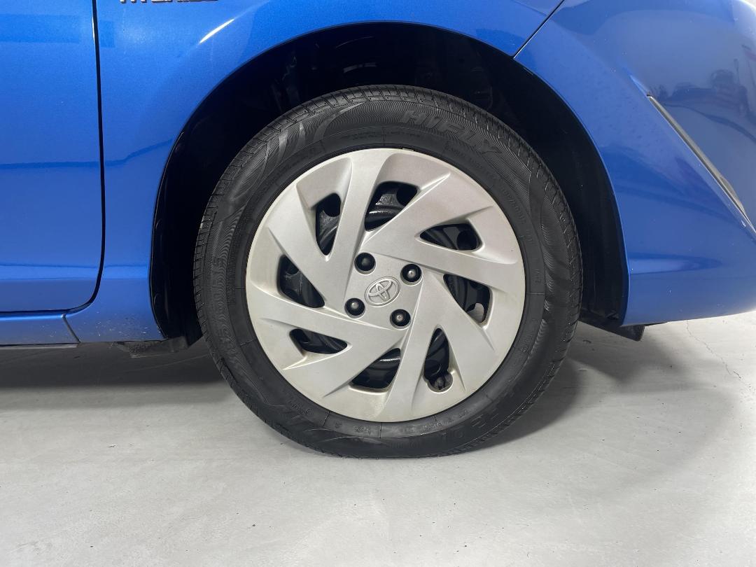 Photo '9' of Toyota Prius C