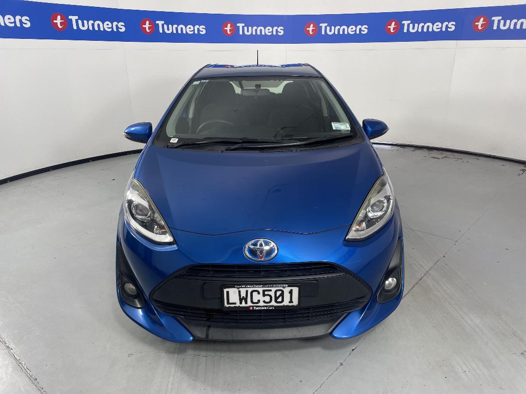 Photo '2' of Toyota Prius C