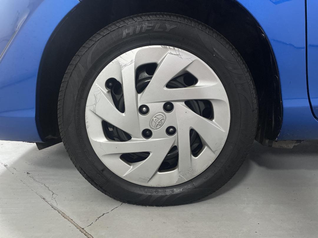 Photo '10' of Toyota Prius C