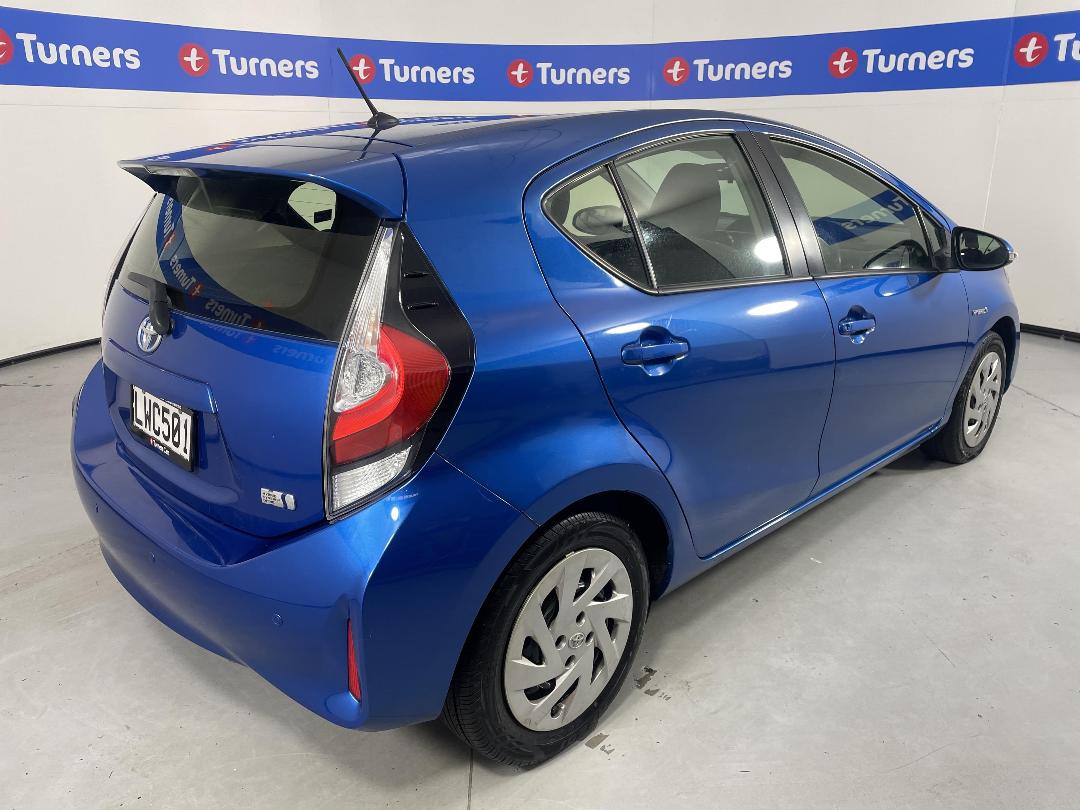 Photo '7' of Toyota Prius C