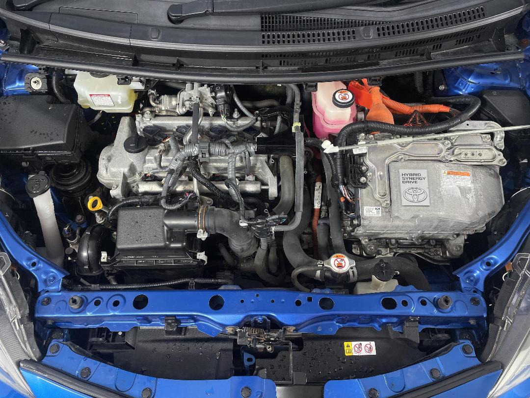 Photo '13' of Toyota Prius C