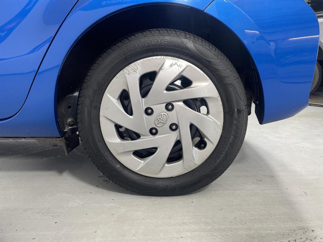 Photo '11' of Toyota Prius C