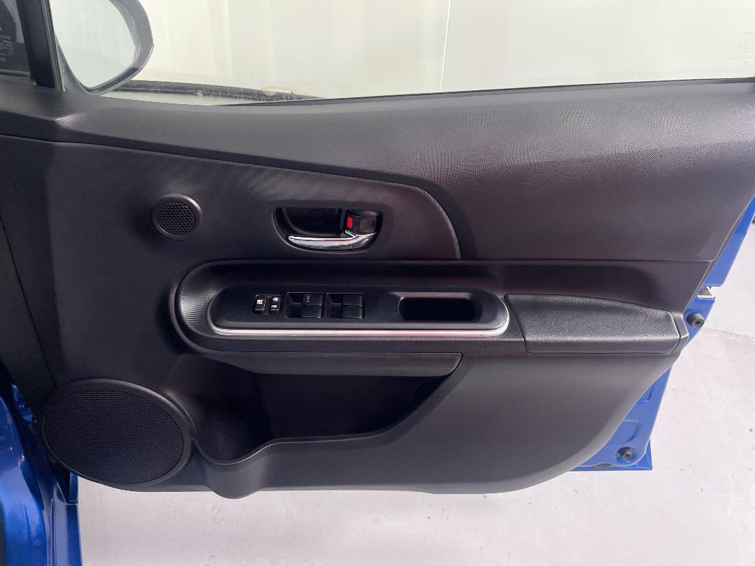 Photo '15' of Toyota Prius C