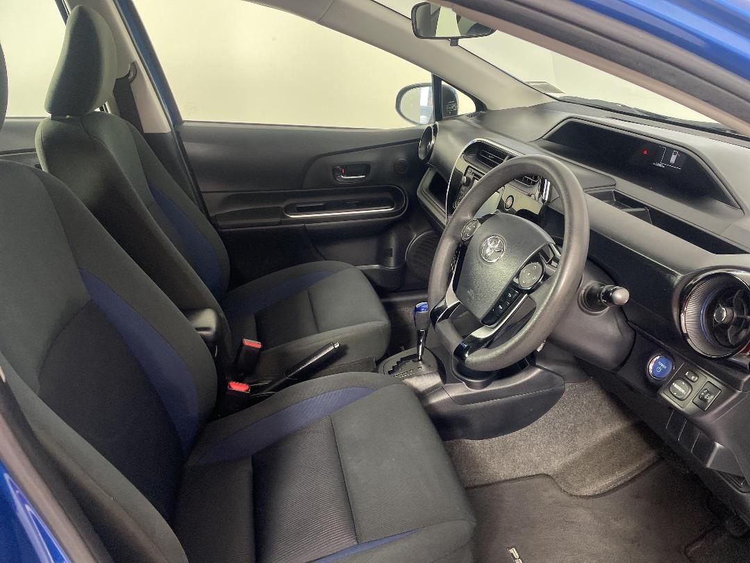 Photo '16' of Toyota Prius C