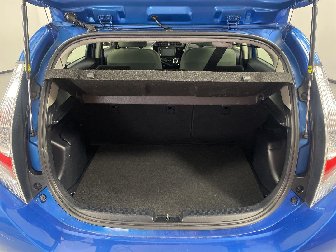 Photo '14' of Toyota Prius C