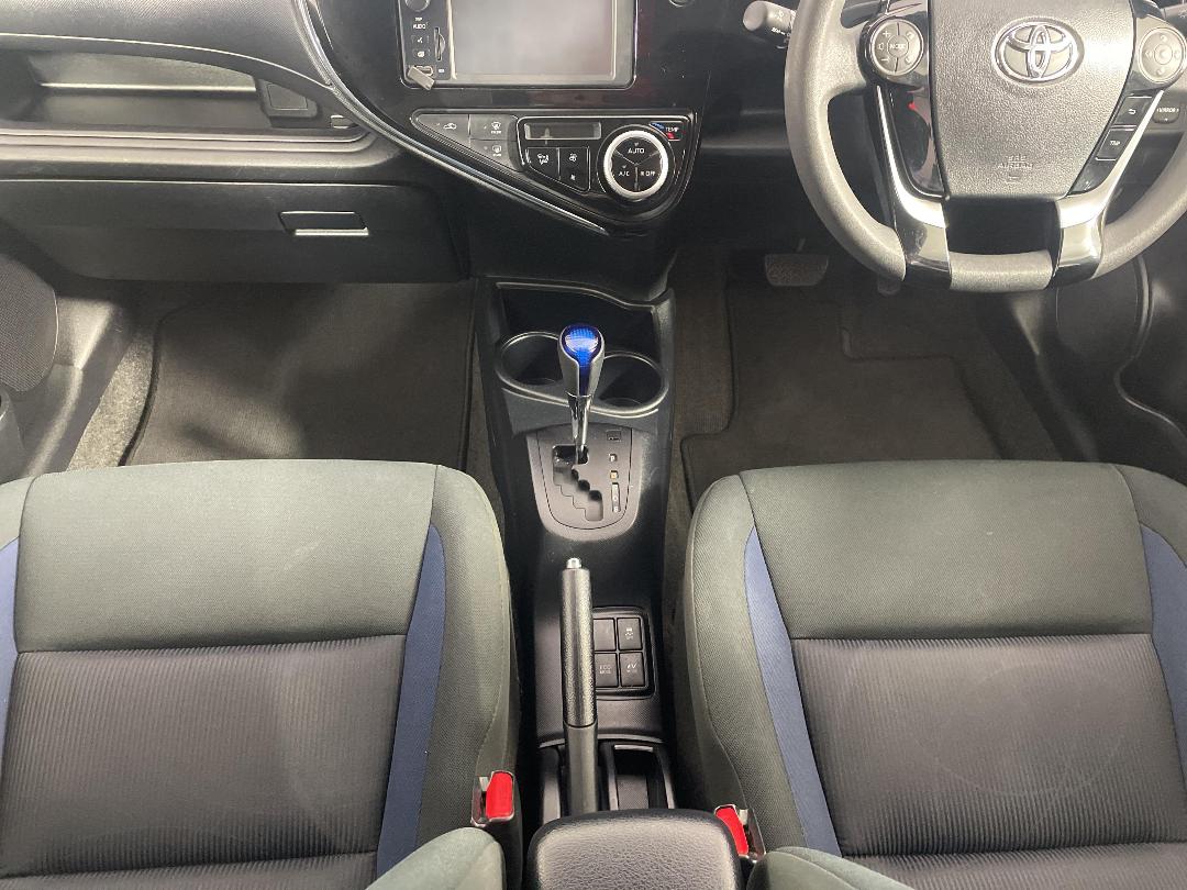 Photo '18' of Toyota Prius C