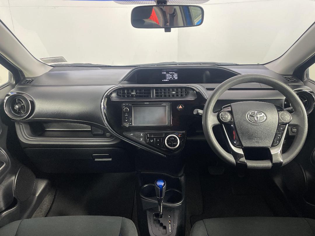 Photo '17' of Toyota Prius C