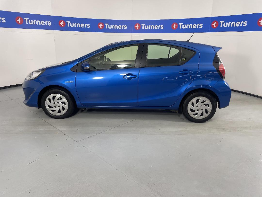 Photo '24' of Toyota Prius C