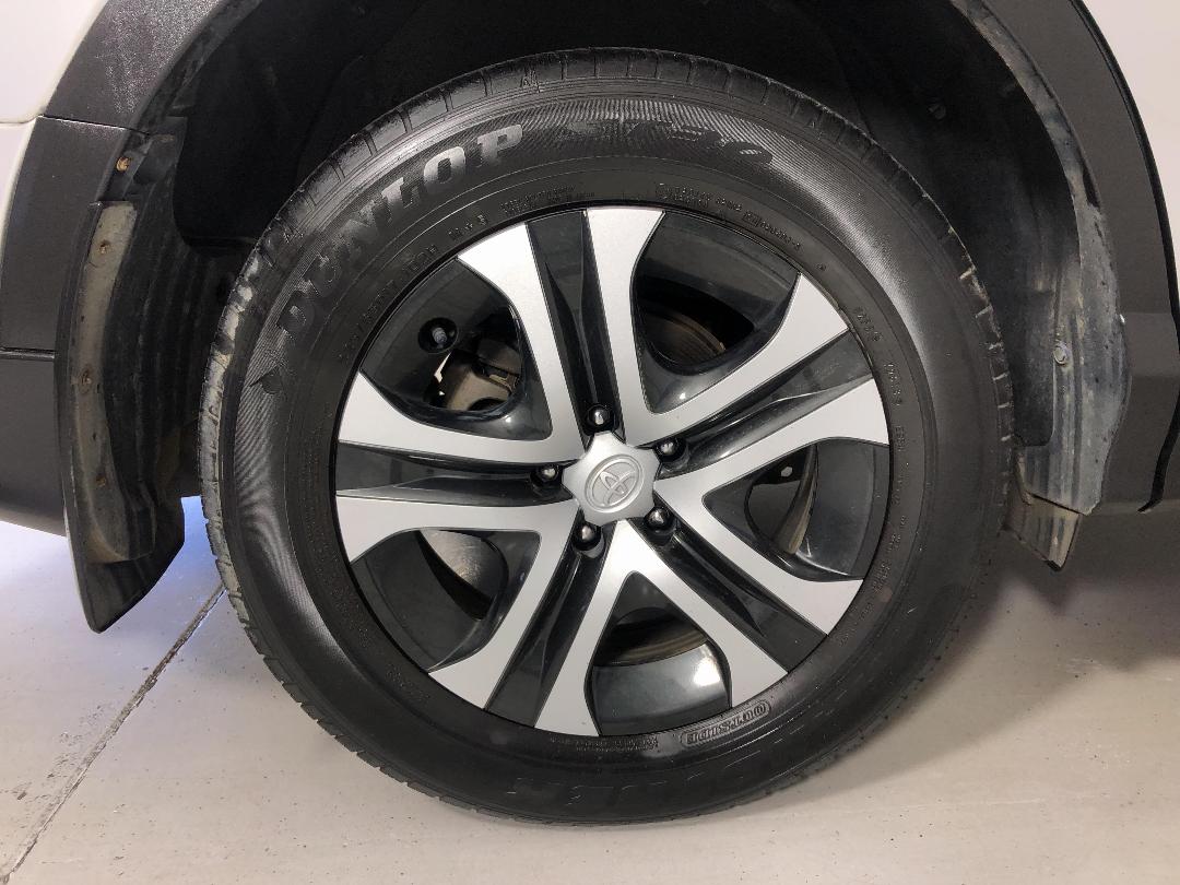 Photo '12' of Toyota Rav4