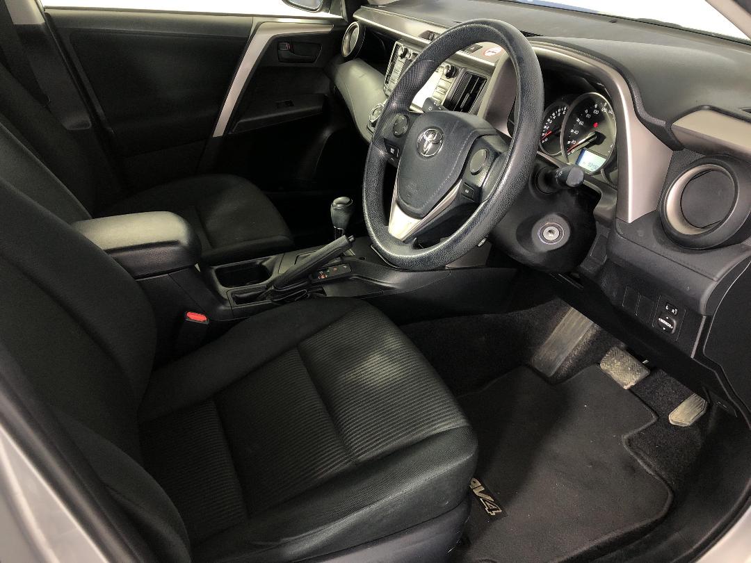 Photo '16' of Toyota Rav4