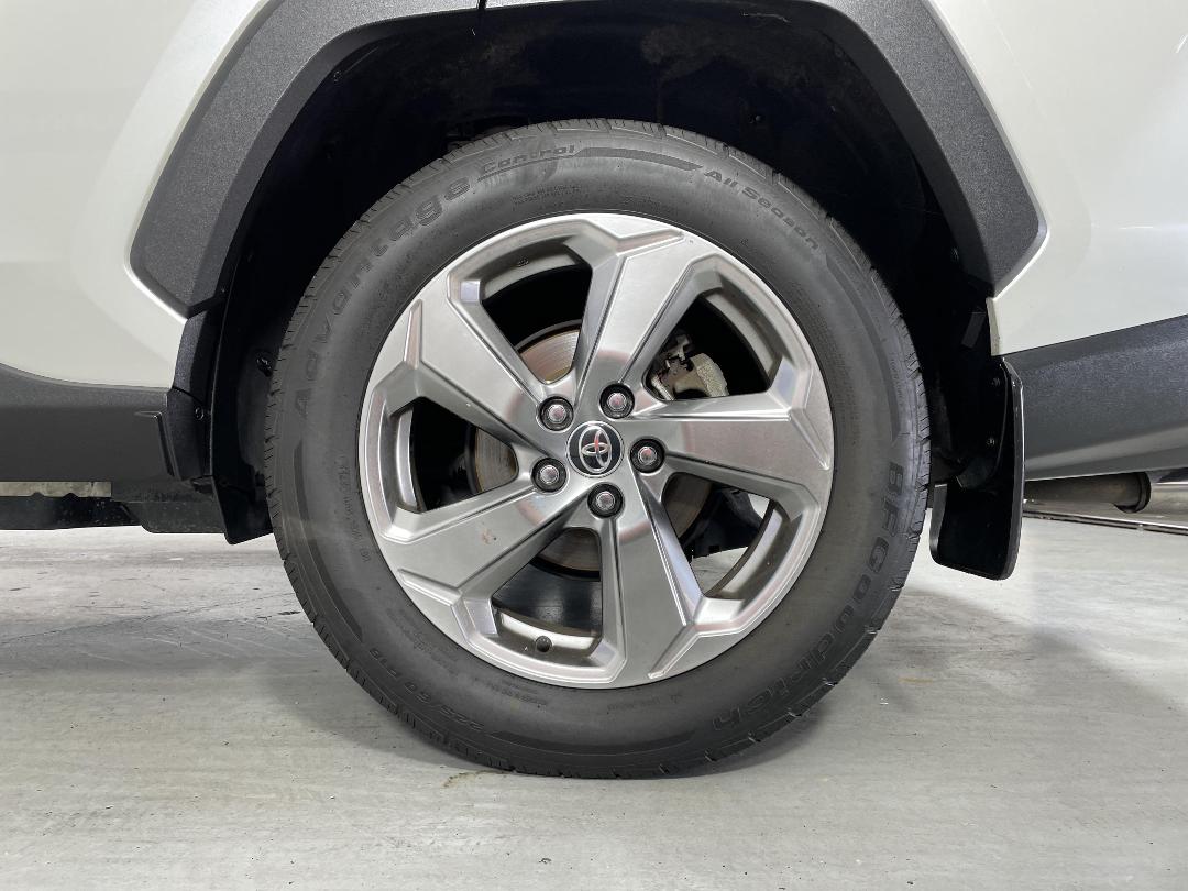 Photo '11' of Toyota Rav4